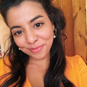 Meet Your Posher, Izzy!! Let’s be Insta friends!!